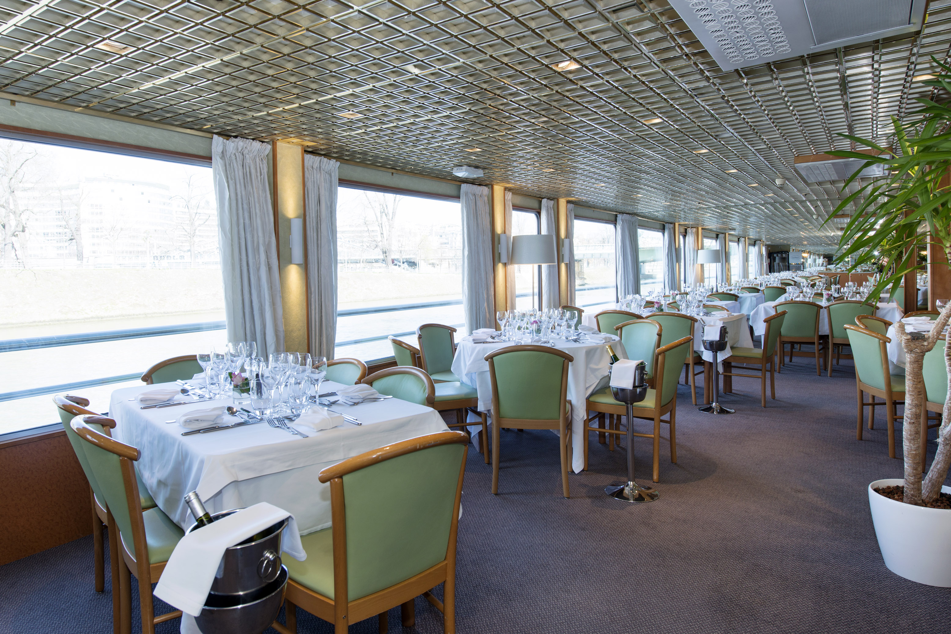 CroisiEurope MS Botticielli Restaurant 3.jpg